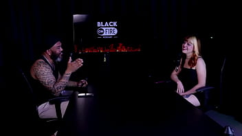 Gostosa faz um stripper sensual e mostra seus lindos peitos fala que tem um tempo que não transa e bate um papo com o apresentador middy watch sheer red