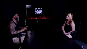 Gostosa faz um stripper sensual e mostra seus lindos peitos fala que tem um tempo que não transa e bate um papo com o apresentador middy watch sheer red