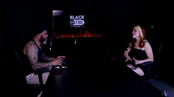 Gostosa faz um stripper sensual e mostra seus lindos peitos fala que tem um tempo que não transa e bate um papo com o apresentador middy watch sheer red