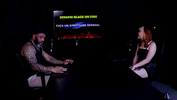 Gostosa faz um stripper sensual e mostra seus lindos peitos fala que tem um tempo que não transa e bate um papo com o apresentador middy watch sheer red
