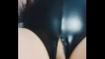 Video llamada con un seguidor en vivo miraba como me mamaban el culo y me cogían ante el