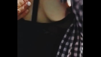 Video llamada con un seguidor en vivo miraba como me mamaban el culo y me cogían ante el