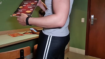 Levei ela na lanchonete mais acabei comendo a sobremesa antes