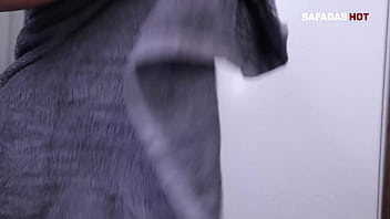 Botando a gostosa pra mamar