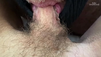 Milf gostosa deixa seu seguidor chupar seu clitóris grande e goza na boca dele – parte 2 – fabi drumond