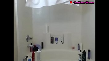 Nerdy teen twerks dat ass