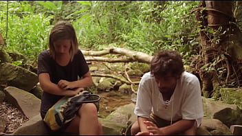 Hombre expone sus miserias frente a la cámara Hombre expone sus miserias frente a la cámara