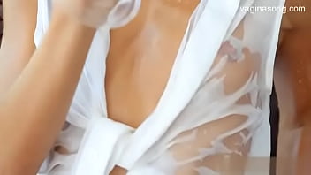 Виктория мастурбирует