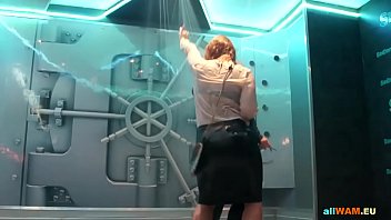 Sexy wet babes dancing for you