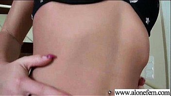 Betta amateur sexy girl play with sex stuffs in front of cam mov 08