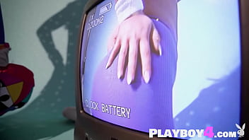 Sexy babe showed her nice looking body after striptease