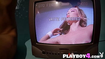 Sexy babe showed her nice looking body after striptease