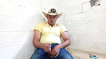 Yuri Gaúcho Agroboy Super Dotado Esguichando Porra Da Pica Grossa Urso Brasileiro Gozando Forte thumbnail