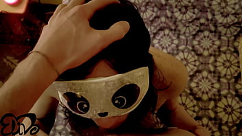 Adora il mio corpo sexy mentre ti faccio vedere come mi piace essere sottomessa