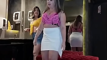 Transamos no banheiro da casa de swing