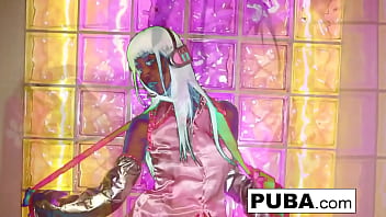 Asian babe fucks herself