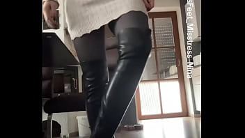 Good Morning ️#boots #feet #feetfetish #nylonfeet #nylonfetısh #teen thumbnail