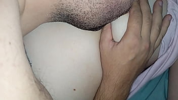 Safadoscasal chupando gostoso peito gostosa da esposa