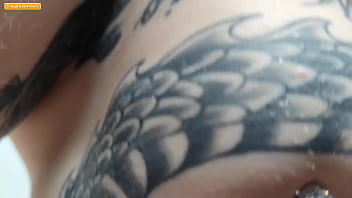 Loira gostosa queria uma massagem mas acabou levando caldo no cu apertado