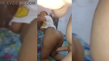 Morena colombiana bien cansada de su vida se la chupa al vecino