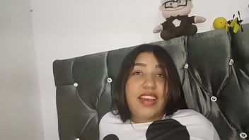 Morena colombiana bien cansada de su vida se la chupa al vecino