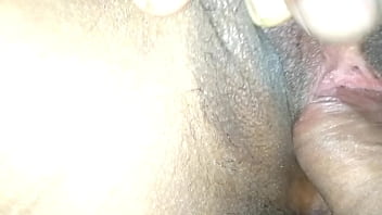 แหกหีสาวแตดสวยเปิดซิงหีเธอให้น้ำแตกใส่หี