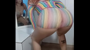 Ninfeta Famosa Do Cabelo Vermelho Dançando Funk Sem Calcinha thumbnail