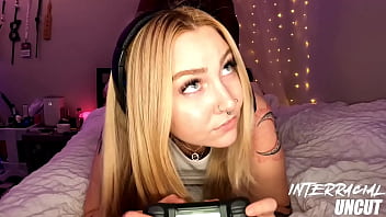 Damn these white bitch got a huge ass and loves bbc