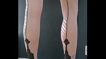 J'adore mes nouveaux bas et vous demain une magnifique vidéo hard solo