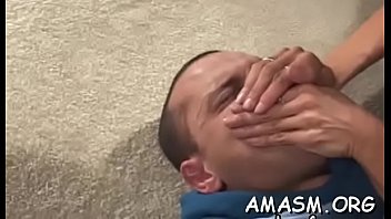 Cutie 's lovebox stretched wide