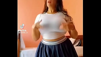 Bailo Y Se Me Ven Grandes Mis Pechos thumbnail