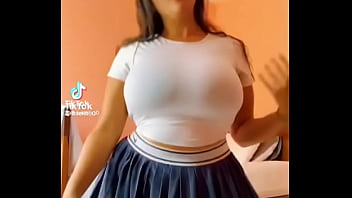 Bailo Y Se Me Ven Grandes Mis Pechos thumbnail