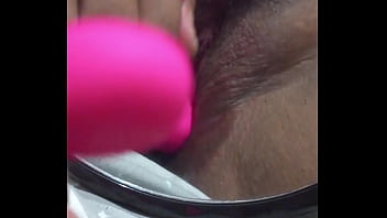 Siendo controlada usando mi juguete