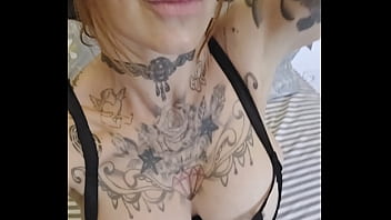 Viens vite dans mon espace fans je suis en show tous l après midi