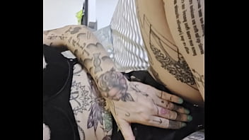 Viens vite dans mon espace fans je suis en show tous l après midi