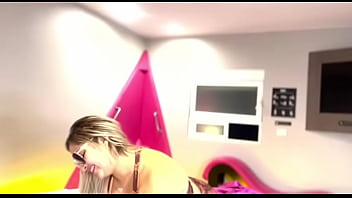 Voy a ver a mi amiga para hacer unos videos para redes sociales y nos ponemos hot