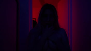 My stepsister is so hot i cant believe