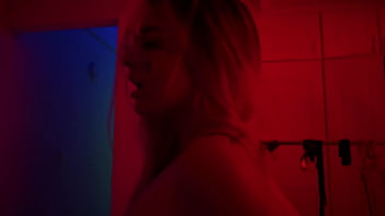 My stepsister is so hot i cant believe