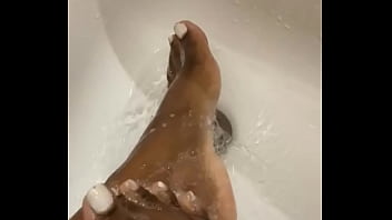 Shower foot fun