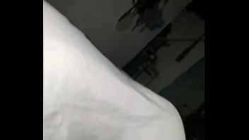 Sexo real me despierto en medio de la noche y le hago esto a mi hermanastra que esta a mi lado