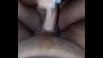 Fiz o corno gozar ouvindo como o chefe me fode o cu pra me manter empregada