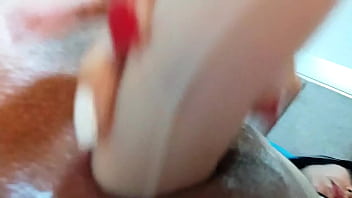 Kaithsaumeth gime de placer ante una enorme polla que le destroza su pequeño y estrecho coño