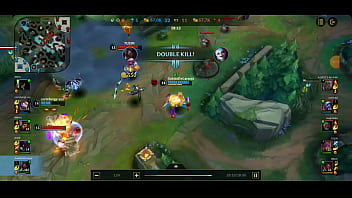 Homem aranha macetando vilões