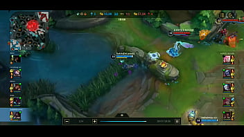 Homem aranha macetando vilões