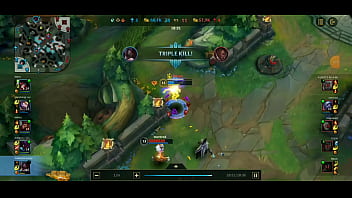 Homem aranha macetando vilões