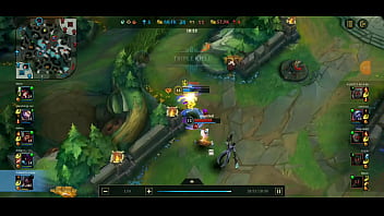 Homem aranha macetando vilões