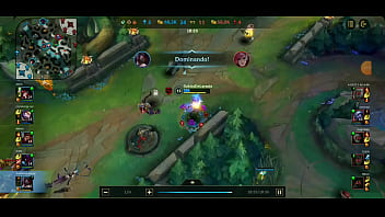 Homem aranha macetando vilões