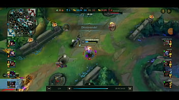 Homem aranha macetando vilões