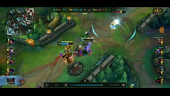 Homem aranha macetando vilões