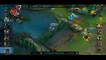 Homem aranha macetando vilões